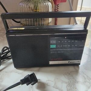 Vintage Panasonic Black Portable AM/FM Dual Power Radio w Carry Handle